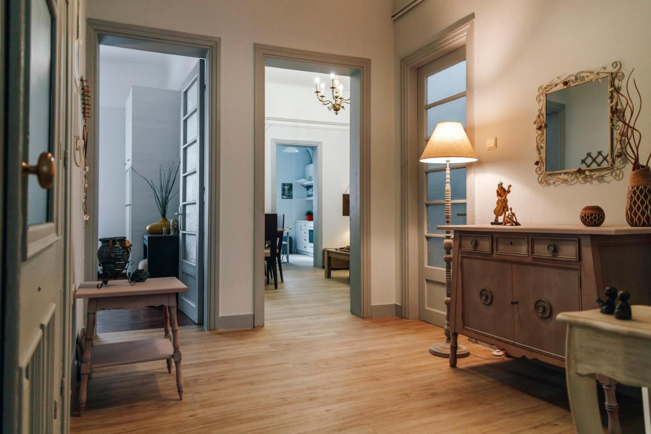 Monastiraki-Psiri, Old Town, 3-Bdr Apt, Sleep 6-10P, Spacious Court Yard Atene Esterno foto