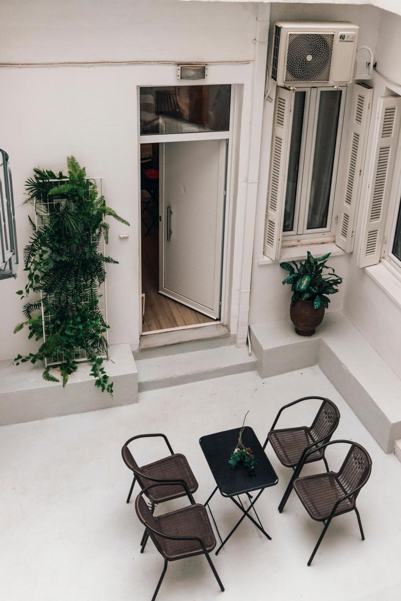 Monastiraki-Psiri, Old Town, 3-Bdr Apt, Sleep 6-10P, Spacious Court Yard Atene Esterno foto