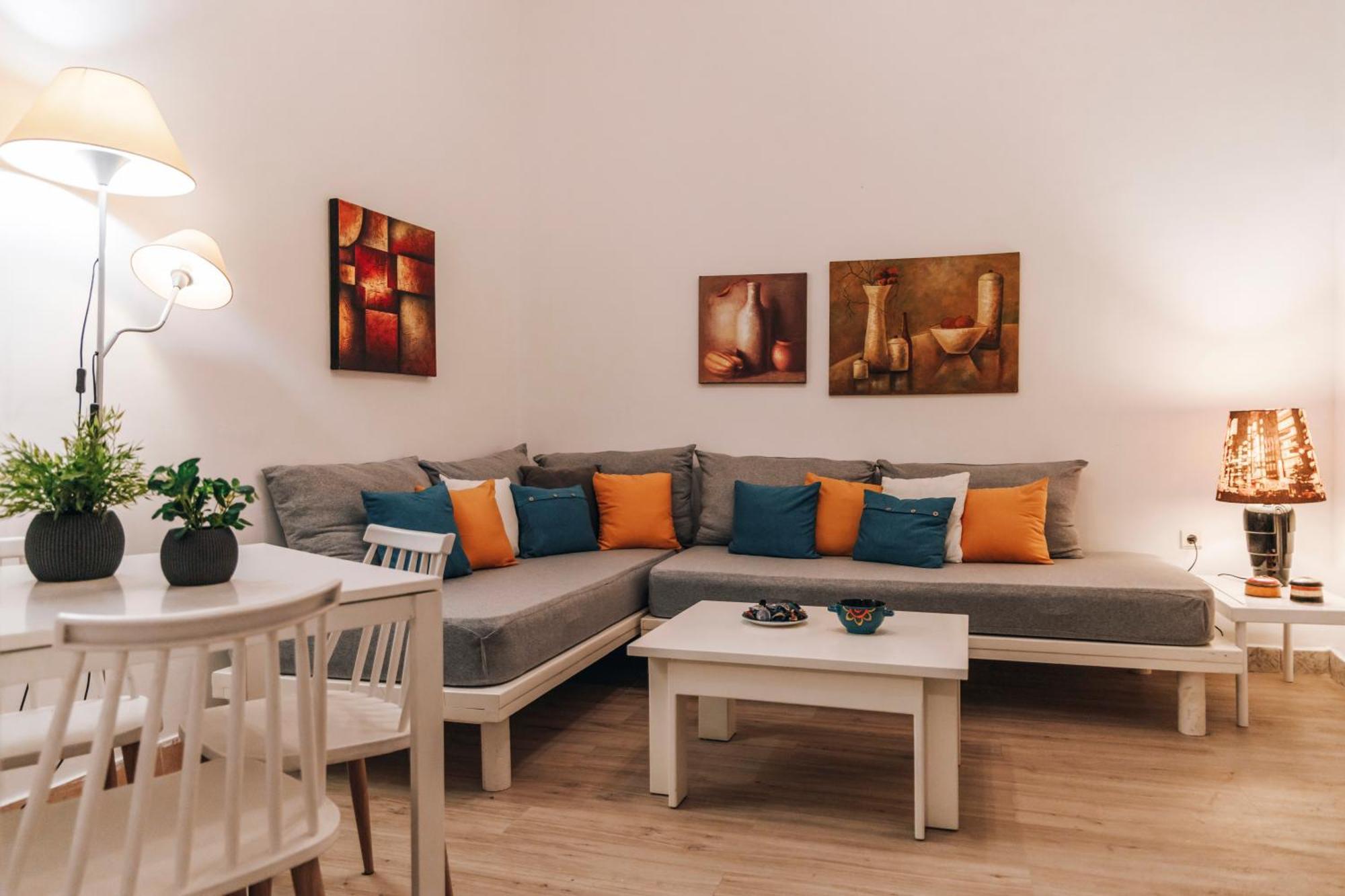 Monastiraki-Psiri, Old Town, 3-Bdr Apt, Sleep 6-10P, Spacious Court Yard Atene Esterno foto